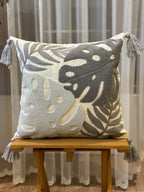 Bohem Tarzı Beyaz Zemin Üzerine Örgü/Düğüm Nakışlı Dekoratif Yastık