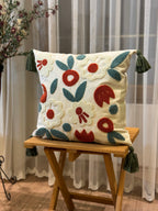 Bohem Tarzı Beyaz Zemin Üzerine Örgü/Düğüm Nakışlı Dekoratif Yastık