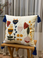 Bohem Tarzı Beyaz Zemin Üzerine Örgü/Düğüm Nakışlı Dekoratif Yastık