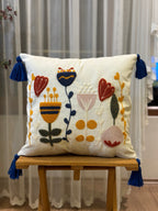 Bohem Tarzı Beyaz Zemin Üzerine Örgü/Düğüm Nakışlı Dekoratif Yastık