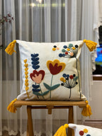 Bohem Tarzı Beyaz Zemin Üzerine Örgü/Düğüm Nakışlı Dekoratif Yastık