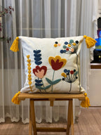 Bohem Tarzı Beyaz Zemin Üzerine Örgü/Düğüm Nakışlı Dekoratif Yastık