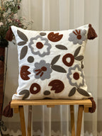 Bohem Tarzı Beyaz Zemin Üzerine Örgü/Düğüm Nakışlı Dekoratif Yastık