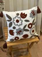 Bohem Tarzı Beyaz Zemin Üzerine Örgü/Düğüm Nakışlı Dekoratif Yastık