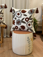 Bohem Tarzı Beyaz Zemin Üzerine Örgü/Düğüm Nakışlı Dekoratif Yastık