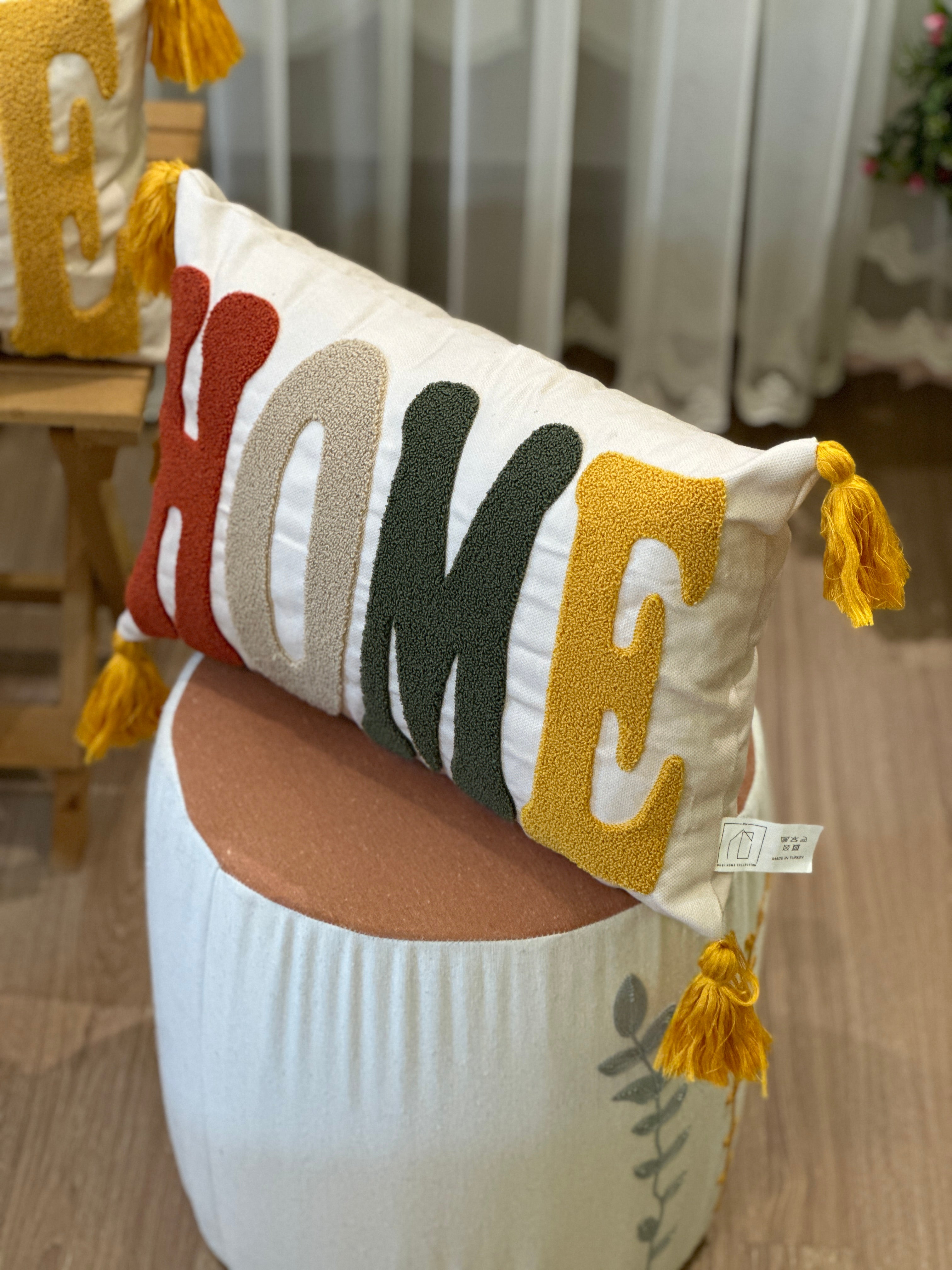 Bohem Tarzı Beyaz Zemin Üzerine Örgü/Düğüm Nakışlı Dekoratif Yastık
