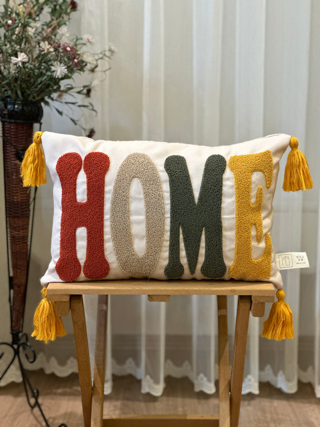 Bohem Tarzı Beyaz Zemin Üzerine Örgü/Düğüm Nakışlı Dekoratif Yastık