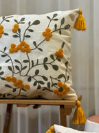 Bohem Tarzı Beyaz Zemin Üzerine Örgü/Düğüm Nakışlı Dekoratif Yastık