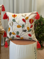 Bohem Tarzı Beyaz Zemin Üzerine Örgü/Düğüm Nakışlı Dekoratif Yastık