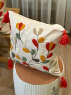 Bohem Tarzı Beyaz Zemin Üzerine Örgü/Düğüm Nakışlı Dekoratif Yastık