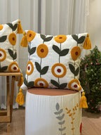 Bohem Tarzı Beyaz Zemin Üzerine Örgü/Düğüm Nakışlı Dekoratif Yastık