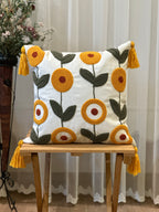 Bohem Tarzı Beyaz Zemin Üzerine Örgü/Düğüm Nakışlı Dekoratif Yastık