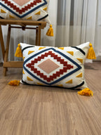 Bohem Tarzı Beyaz Zemin Üzerine Örgü/Düğüm Nakışlı Dekoratif Yastık
