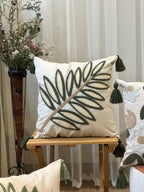 Bohem Tarzı Beyaz Zemin Üzerine Örgü/Düğüm Nakışlı Dekoratif Yastık