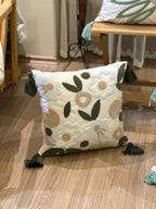 Bohem Tarzı Beyaz Zemin Üzerine Örgü/Düğüm Nakışlı Dekoratif Yastık