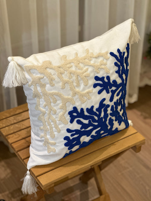 Bohem Tarzı Beyaz Zemin Üzerine Örgü/Düğüm Nakışlı Dekoratif Yastık