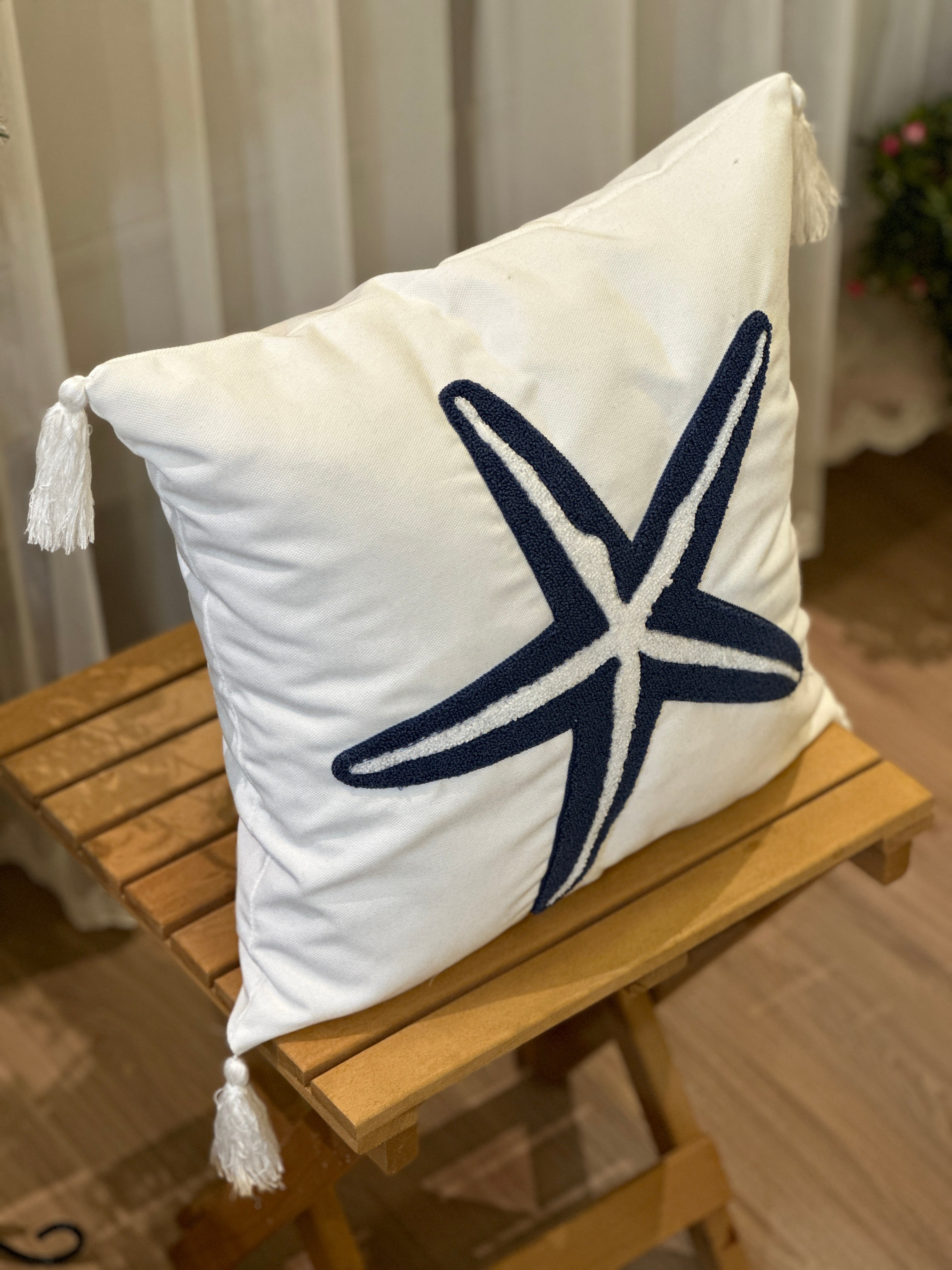 Bohem Tarzı Beyaz Zemin Üzerine Örgü/Düğüm Nakışlı Dekoratif Yastık