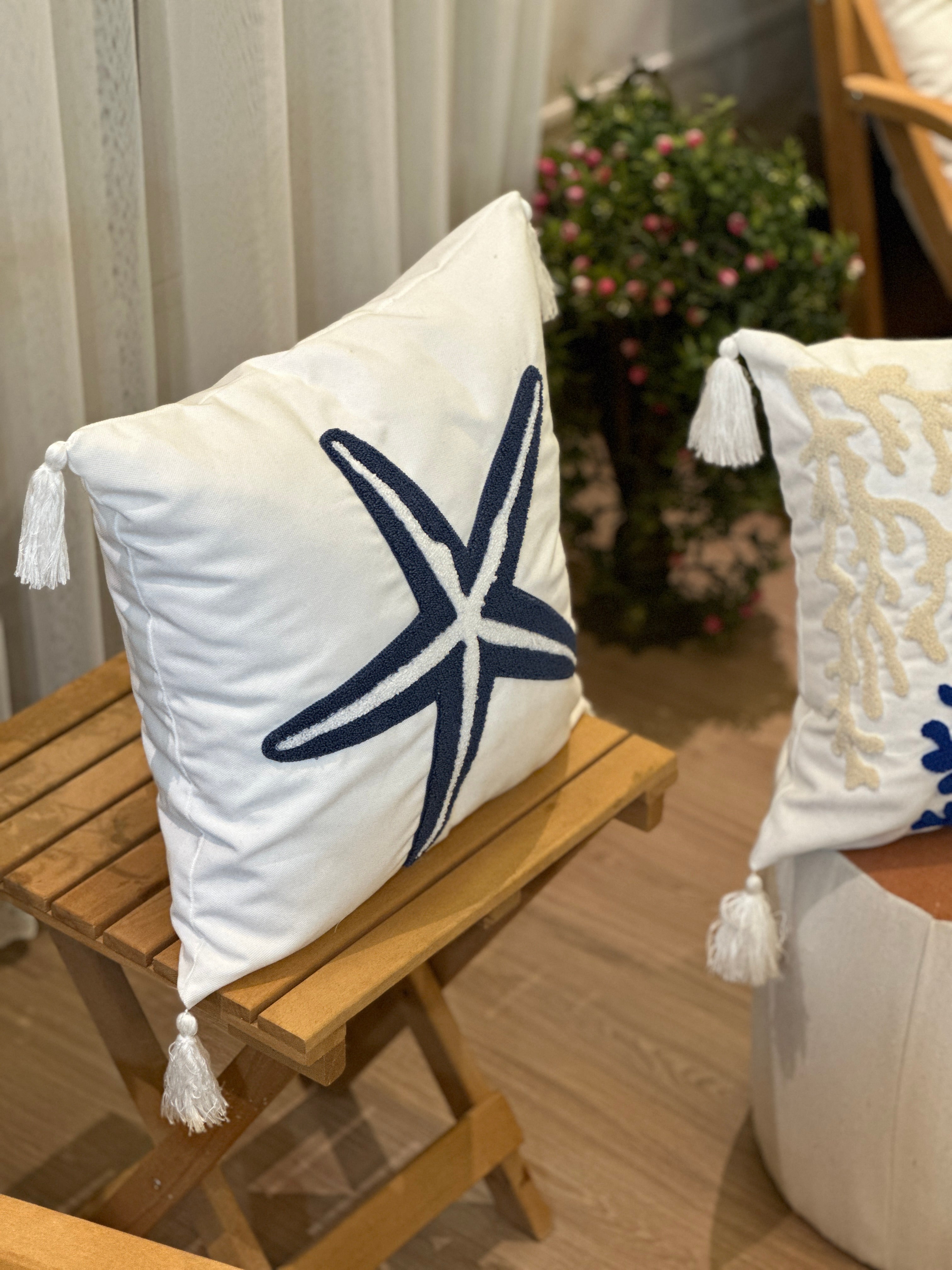 Bohem Tarzı Beyaz Zemin Üzerine Örgü/Düğüm Nakışlı Dekoratif Yastık