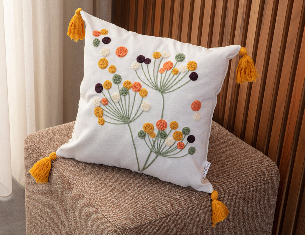 Bohem Tarzı Beyaz Zemin Üzerine Örgü/Düğüm Nakışlı Dekoratif Yastık