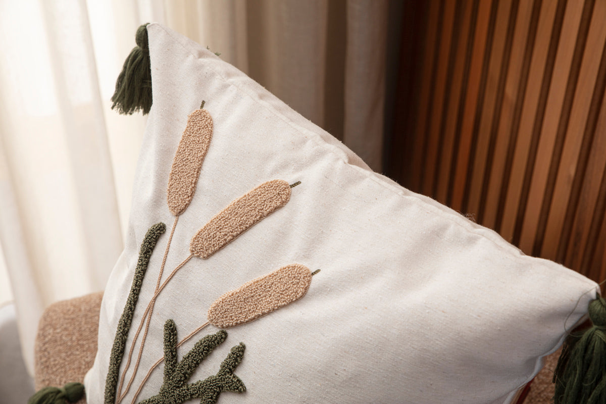 Bohem Tarzı Beyaz Zemin Üzerine Örgü/Düğüm Nakışlı Dekoratif Yastık