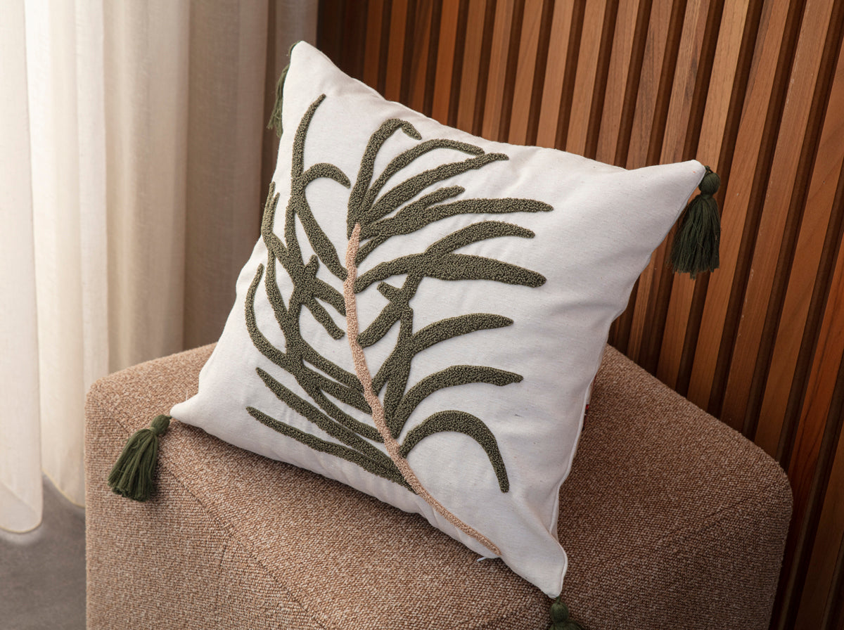 Bohem Tarzı Beyaz Zemin Üzerine Örgü/Düğüm Nakışlı Dekoratif Yastık