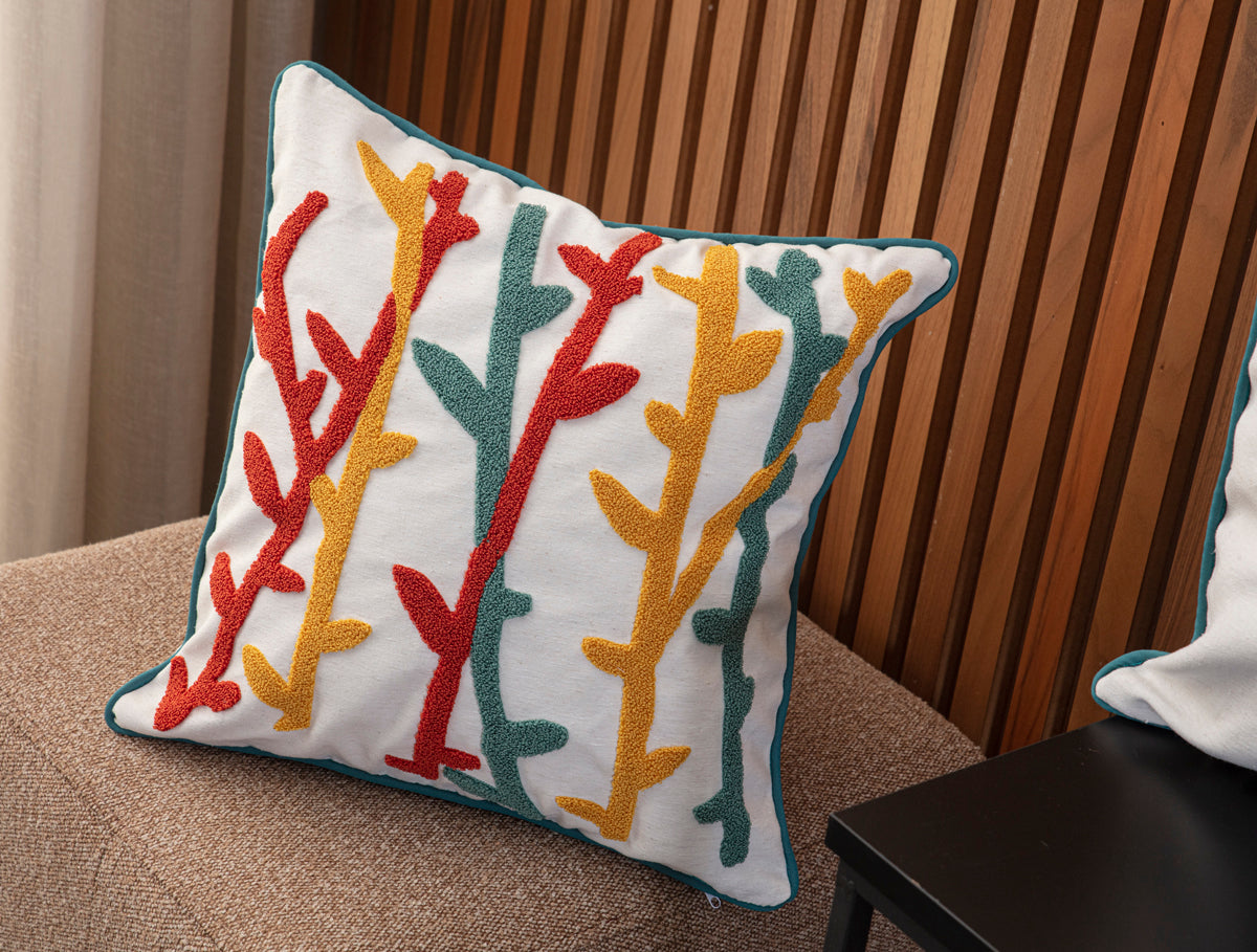 Bohem Tarzı Beyaz Zemin Üzerine Örgü/Düğüm Nakışlı Dekoratif Yastık