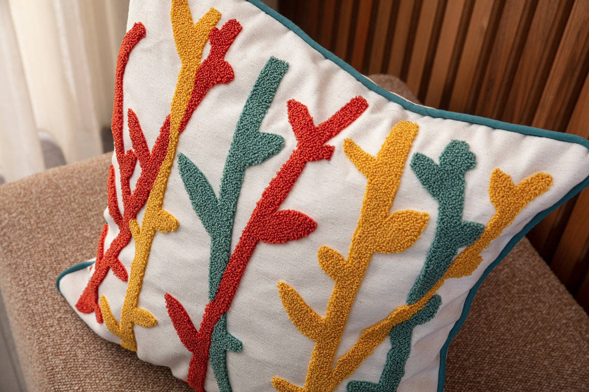 Bohem Tarzı Beyaz Zemin Üzerine Örgü/Düğüm Nakışlı Dekoratif Yastık