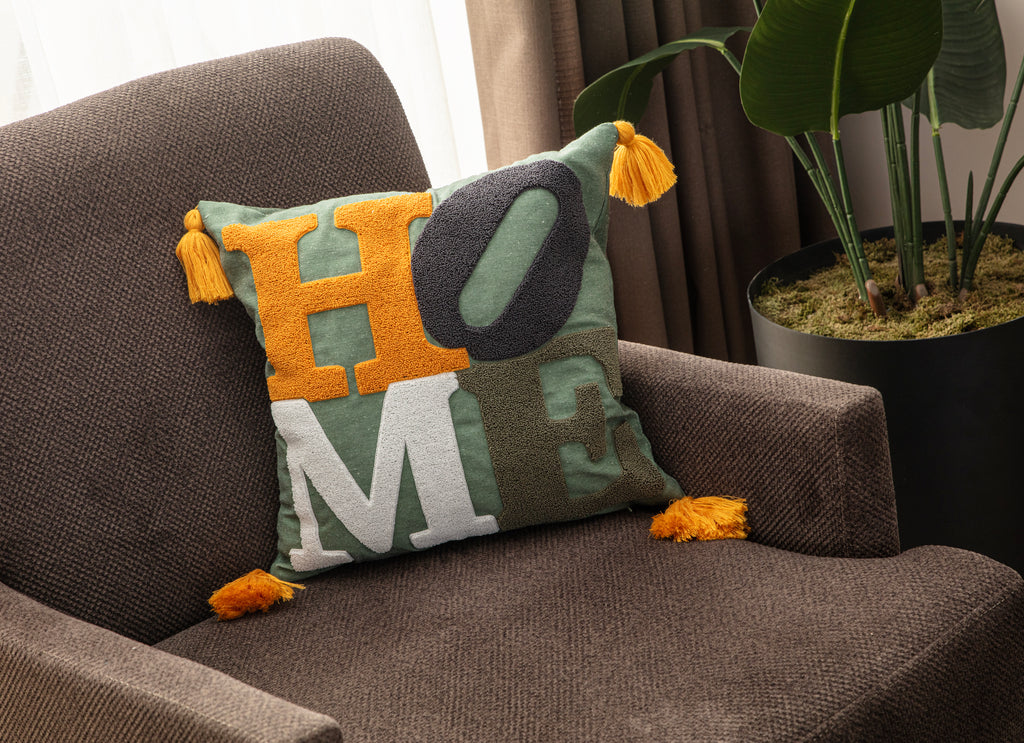 Bohem Tarzı Beyaz Zemin Üzerine Örgü/Düğüm Nakışlı Dekoratif Yastık