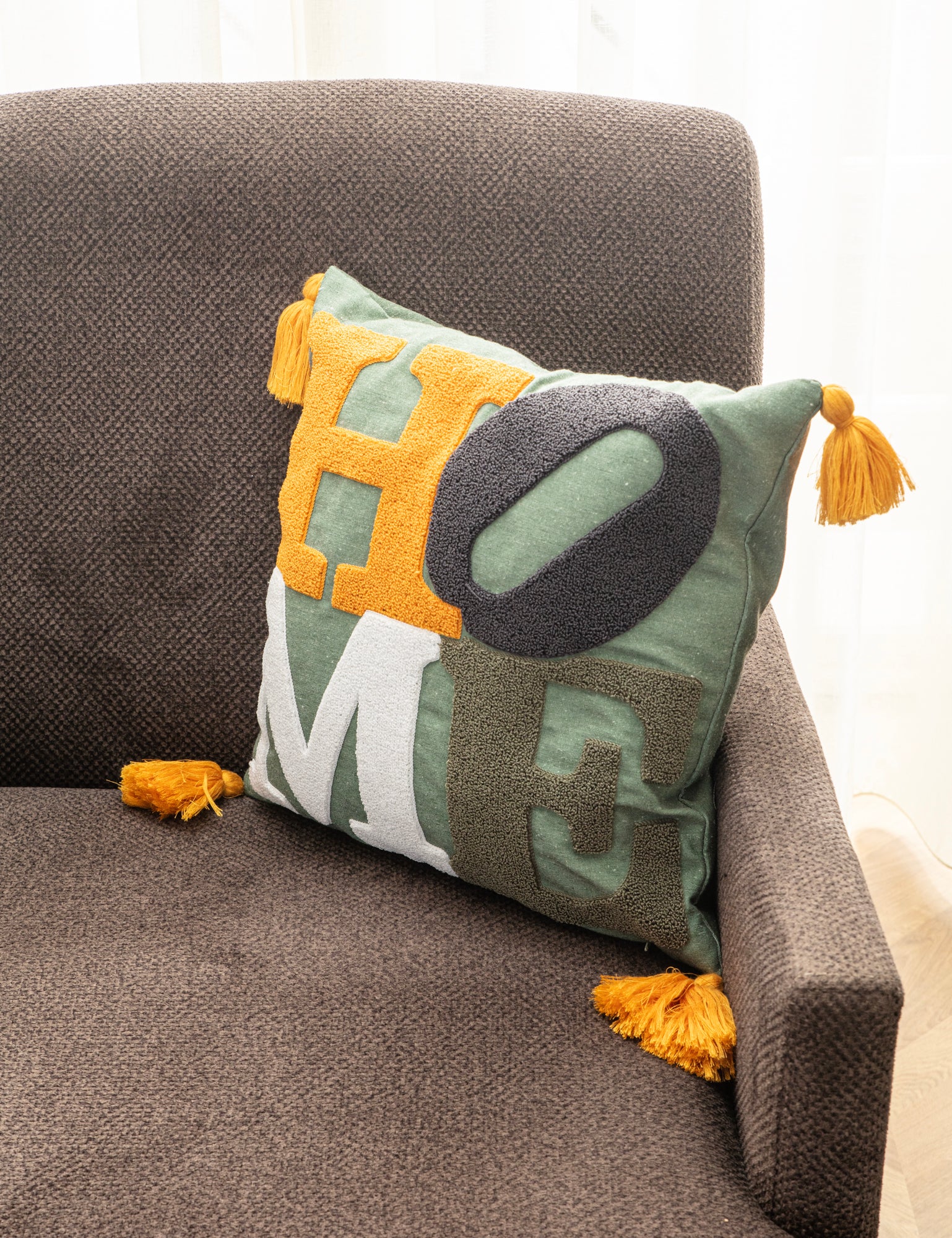 Bohem Tarzı Beyaz Zemin Üzerine Örgü/Düğüm Nakışlı Dekoratif Yastık