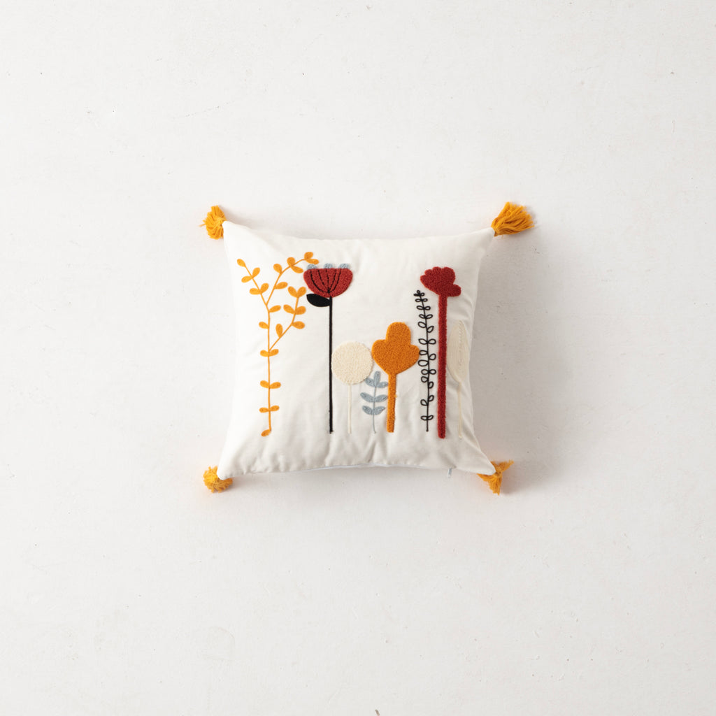 Bohem Tarzı Beyaz Zemin Üzerine Örgü/Düğüm Nakışlı Dekoratif Yastık