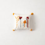 Bohem Tarzı Beyaz Zemin Üzerine Örgü/Düğüm Nakışlı Dekoratif Yastık