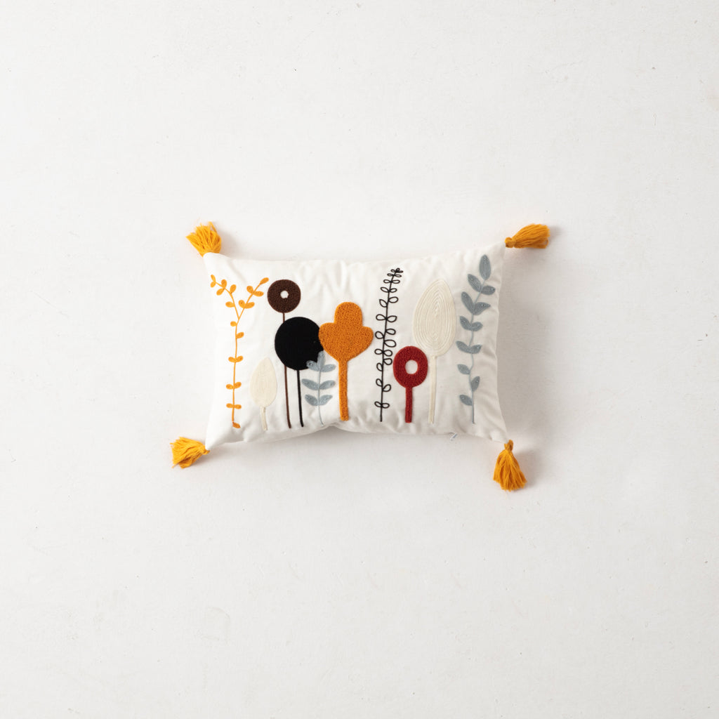Bohem Tarzı Beyaz Zemin Üzerine Örgü/Düğüm Nakışlı Dekoratif Yastık
