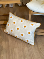 Bohem Tarzı Beyaz Zemin Üzerine Örgü/Düğüm Nakışlı Dekoratif Yastık