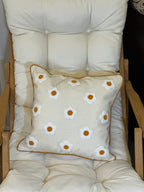 Bohem Tarzı Beyaz Zemin Üzerine Örgü/Düğüm Nakışlı Dekoratif Yastık