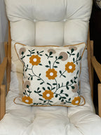 Bohem Tarzı Beyaz Zemin Üzerine Örgü/Düğüm Nakışlı Dekoratif Yastık