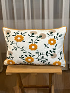 Bohem Tarzı Beyaz Zemin Üzerine Örgü/Düğüm Nakışlı Dekoratif Yastık