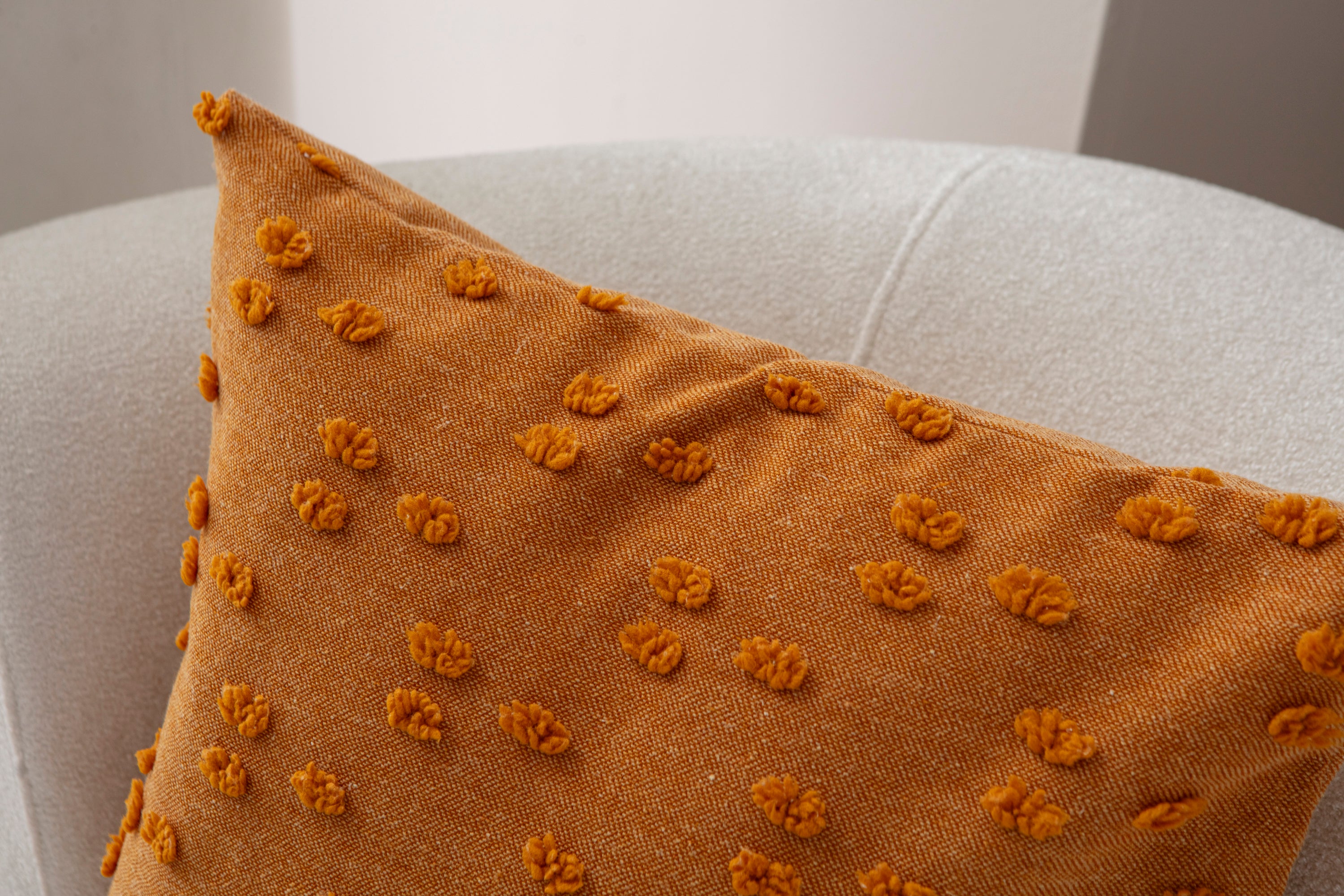 Puantiye çiçeği Kırlent Kılıfı - Puantiye Dokulu Dekoratif Yastık