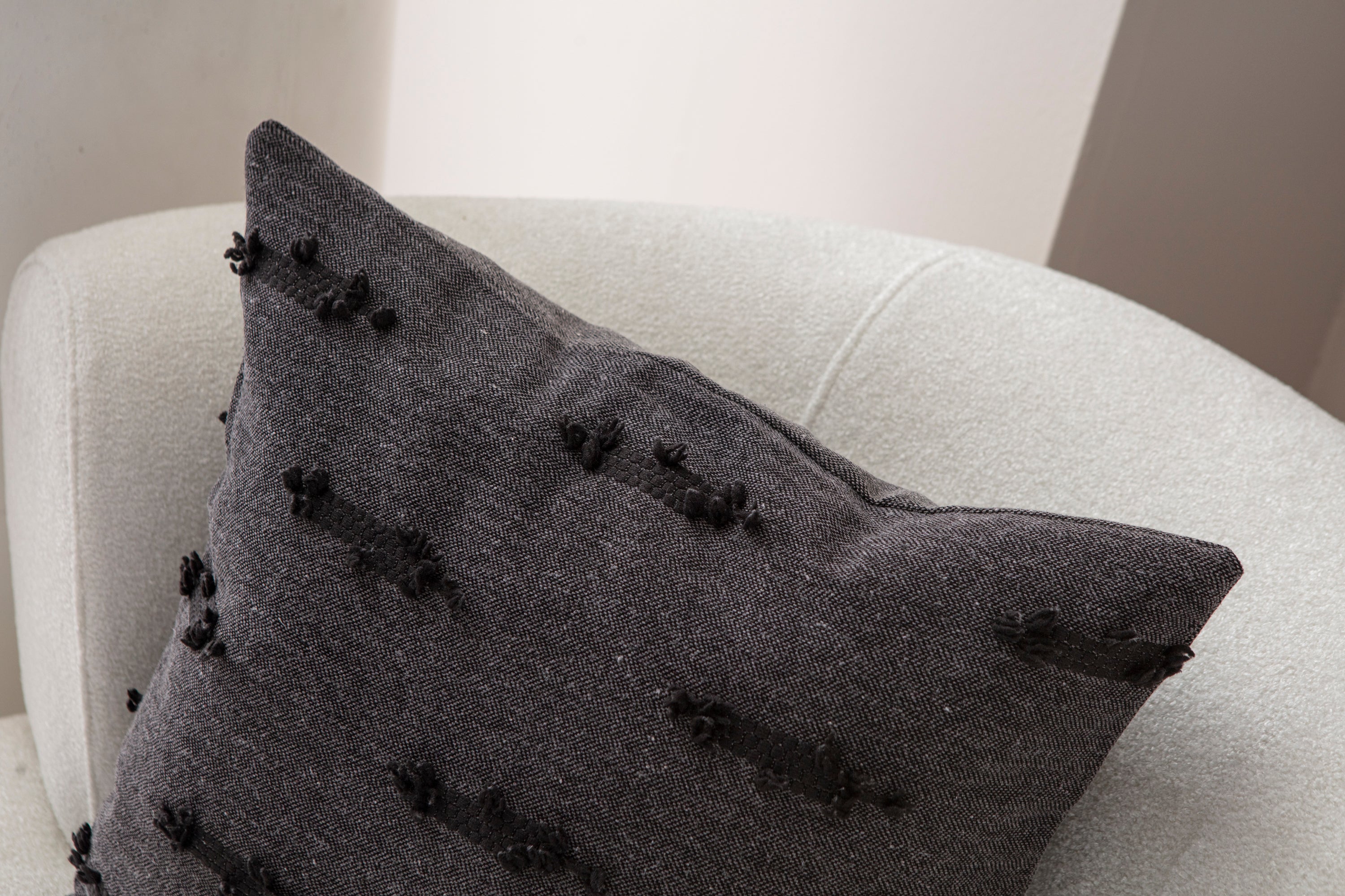 Petek Puantiyeli Kırlent Kılıfı - Puantiye Dokulu Dekoratif Yastık