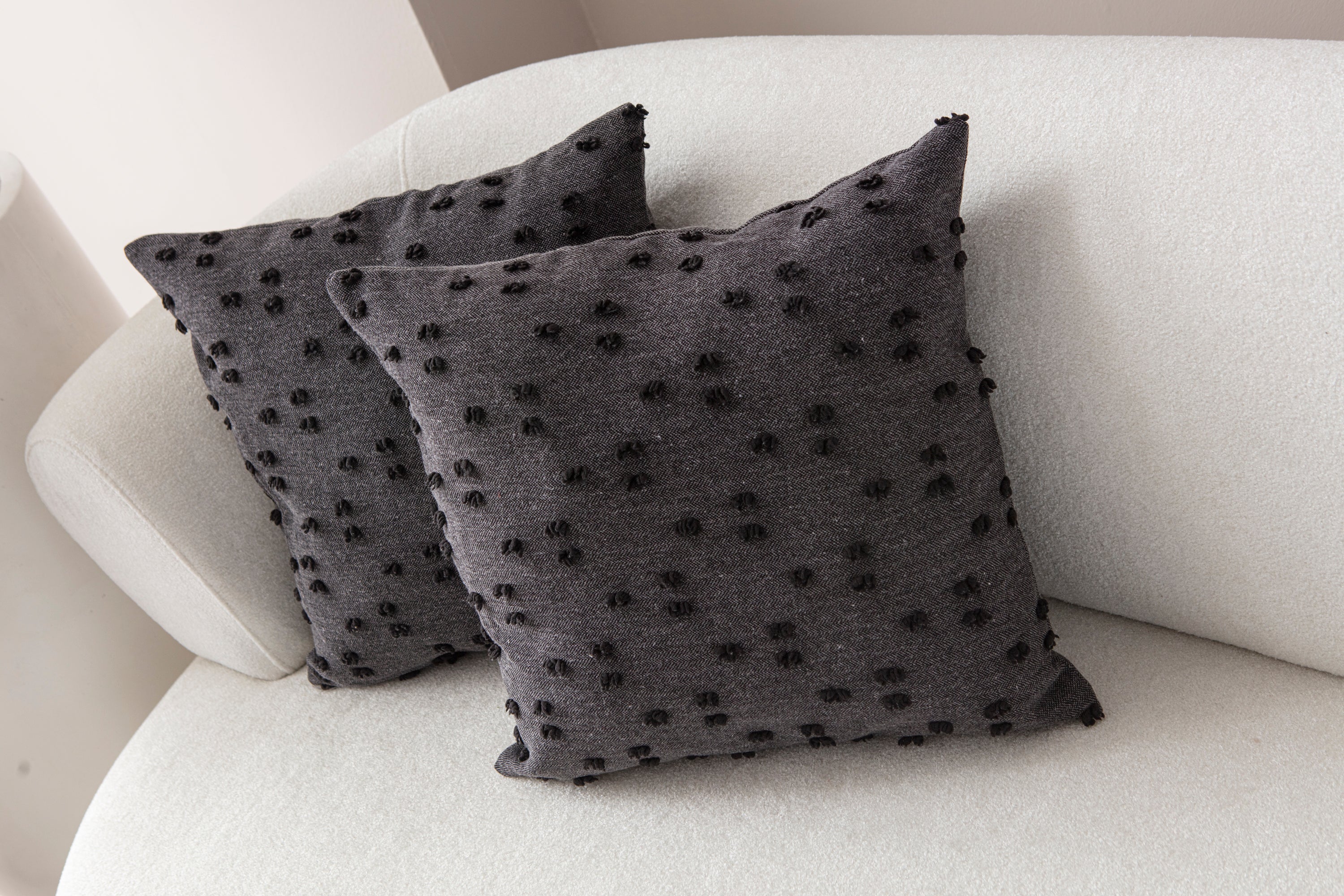 Puantiye çiçeği Kırlent Kılıfı - Puantiye Dokulu Dekoratif Yastık