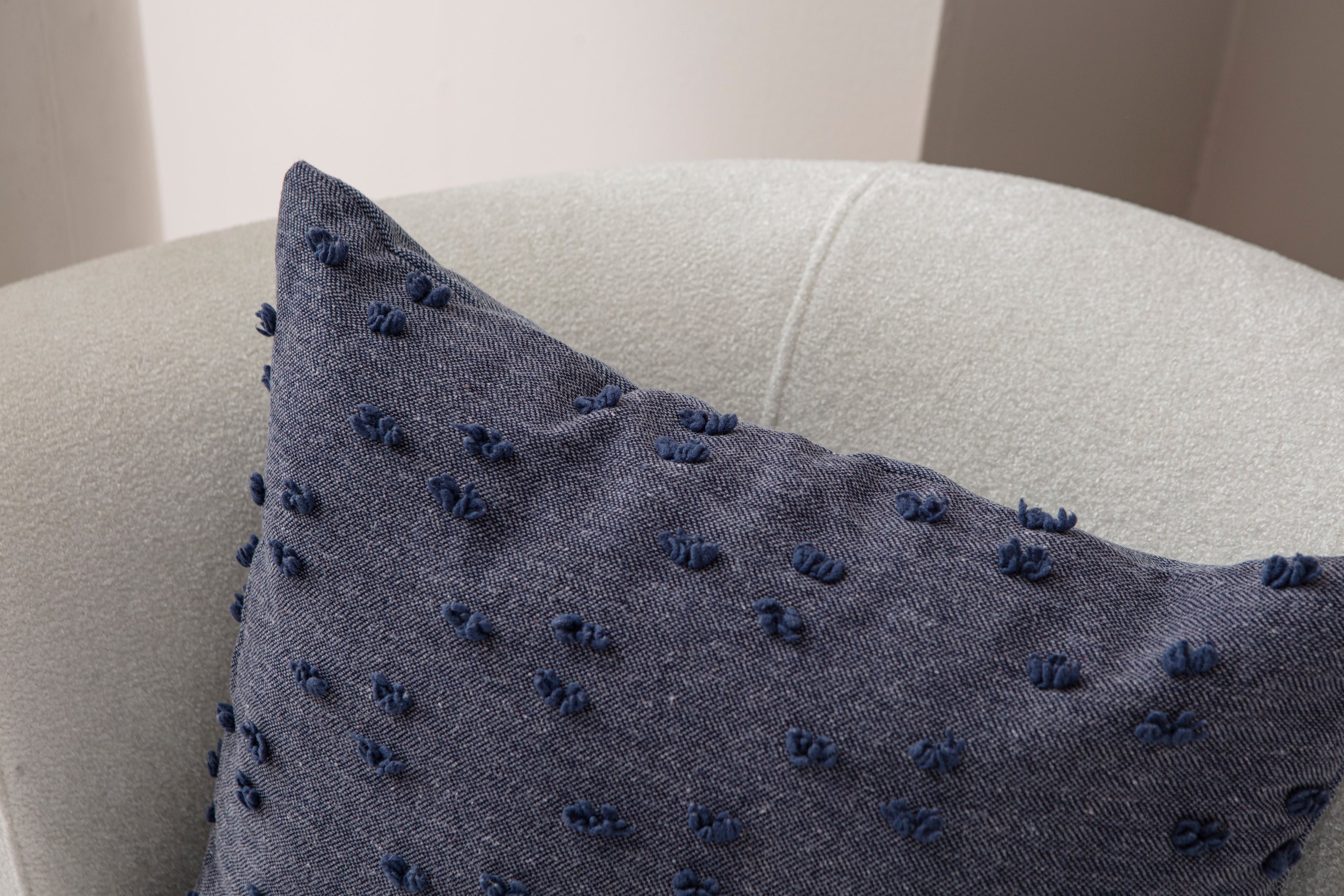 Puantiye çiçeği Kırlent Kılıfı - Puantiye Dokulu Dekoratif Yastık