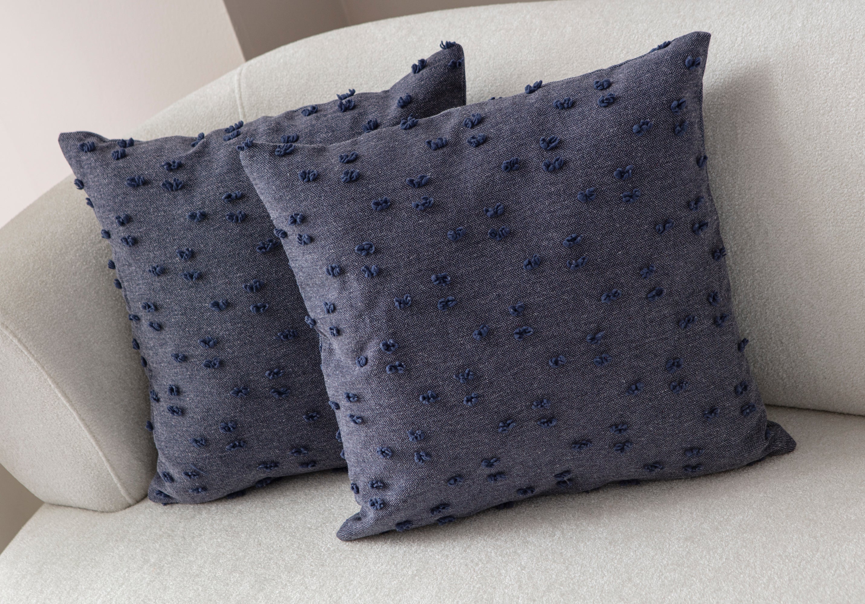 Puantiye çiçeği Kırlent Kılıfı - Puantiye Dokulu Dekoratif Yastık