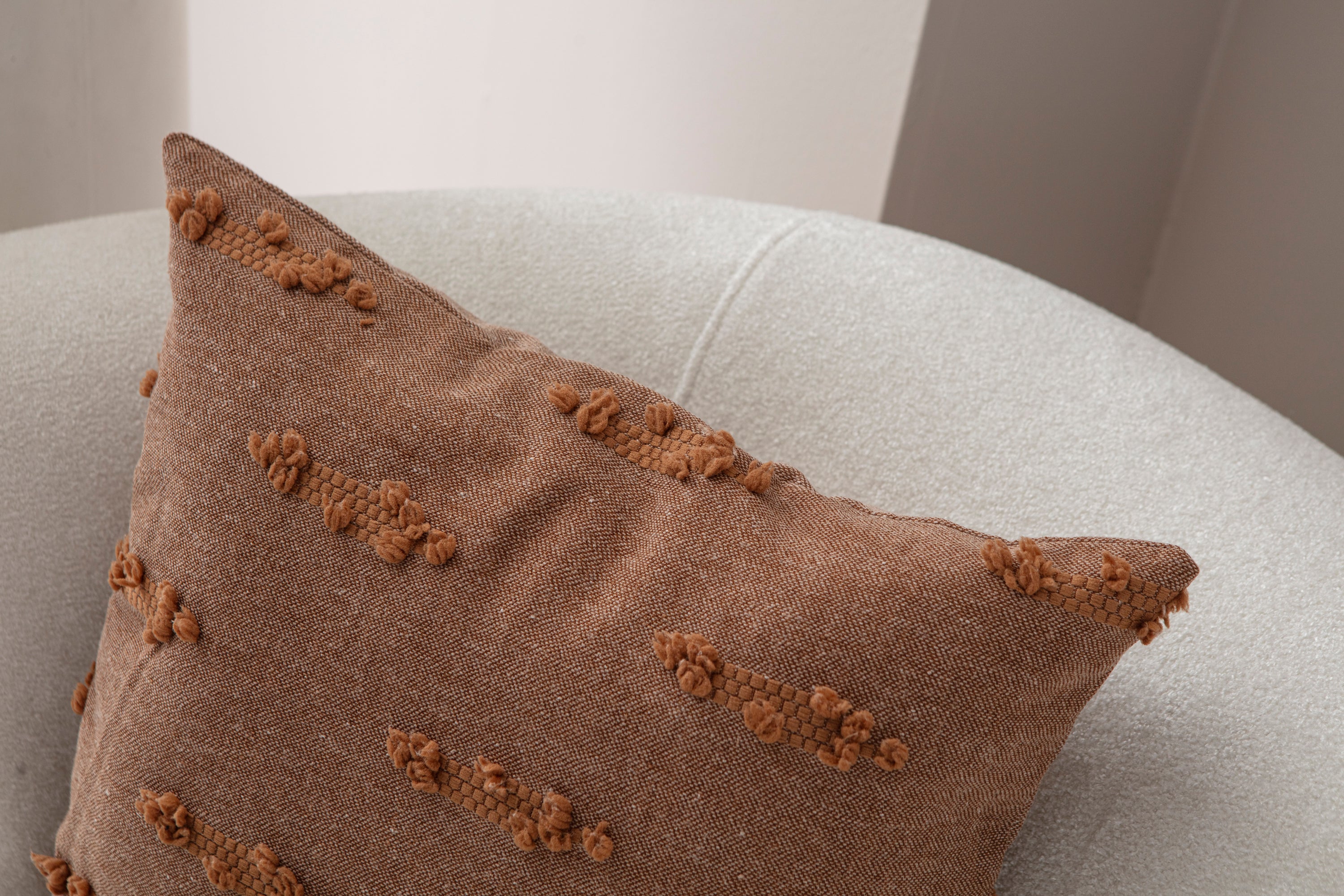 Petek Puantiyeli Kırlent Kılıfı - Puantiye Dokulu Dekoratif Yastık