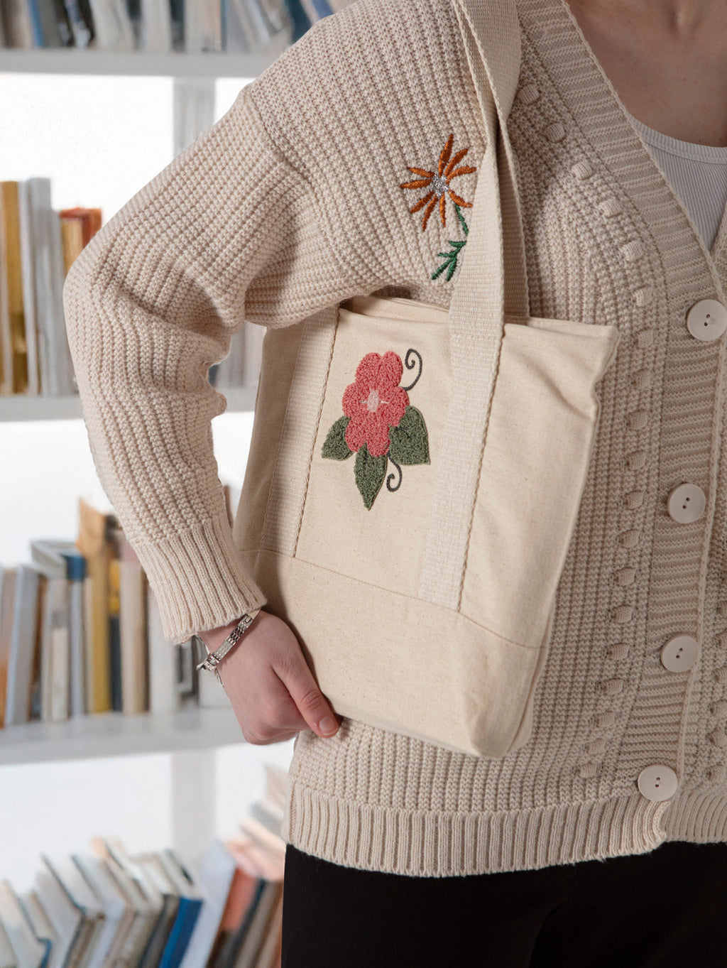 Çiçek Desenli Bez Keten Omuz Çantası, Plaj Çantası, İşlemeli El ve Kol Çantası %100 Pamuk 36x29 cm