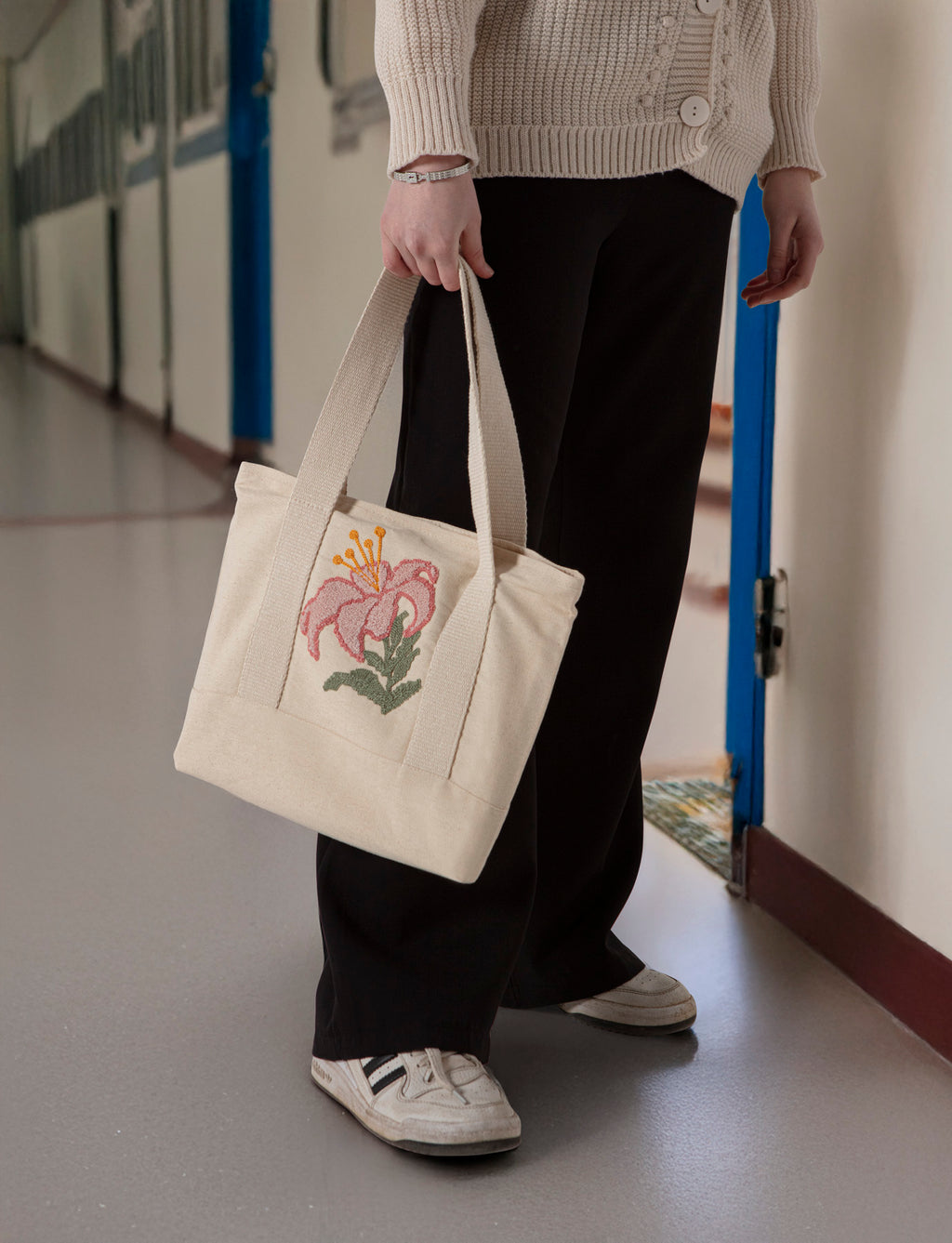 Çiçek Desenli Bez Keten Omuz Çantası, Plaj Çantası, İşlemeli El ve Kol Çantası %100 Pamuk 36x29 cm