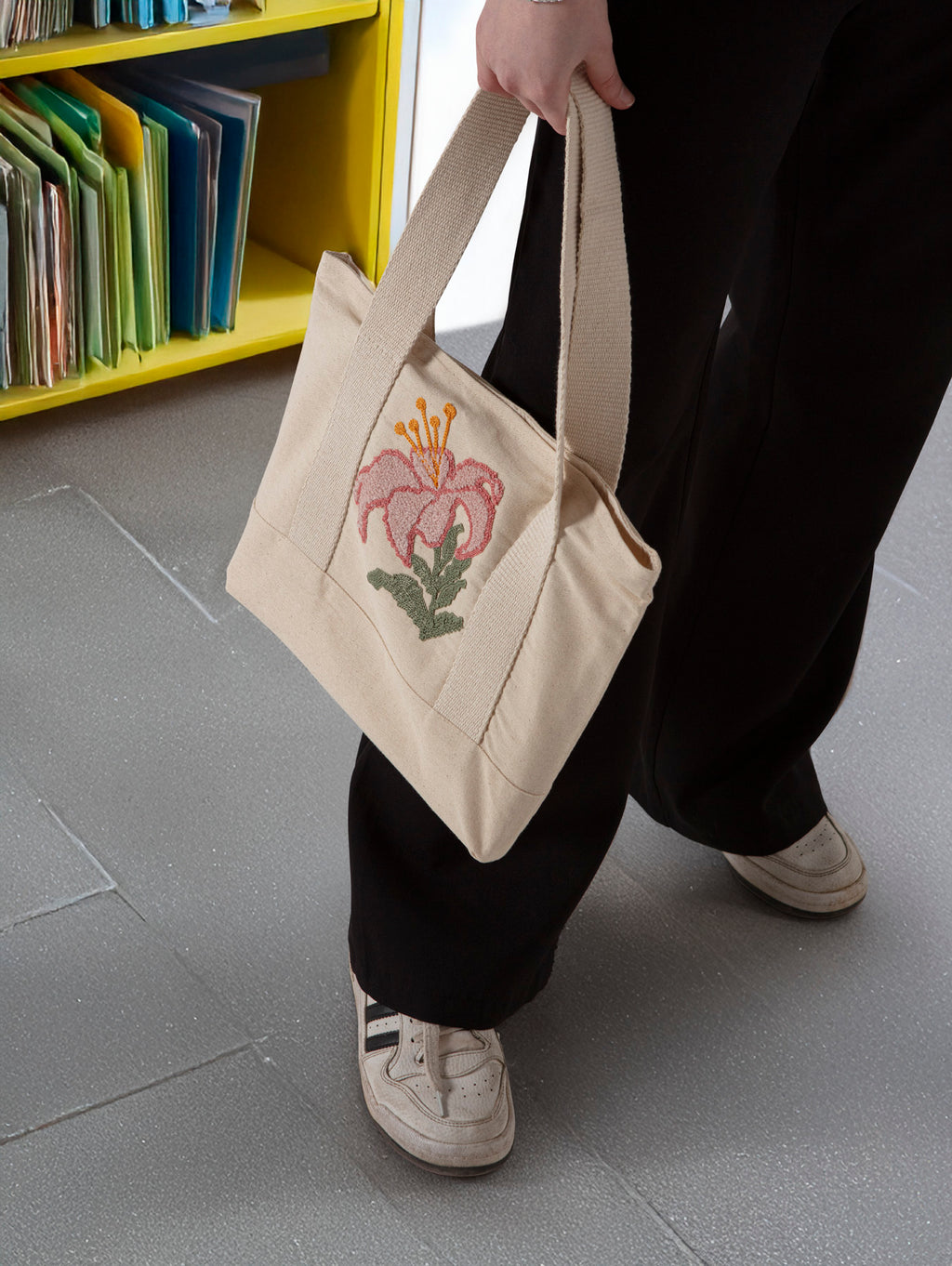 Çiçek Desenli Bez Keten Omuz Çantası, Plaj Çantası, İşlemeli El ve Kol Çantası %100 Pamuk 36x29 cm