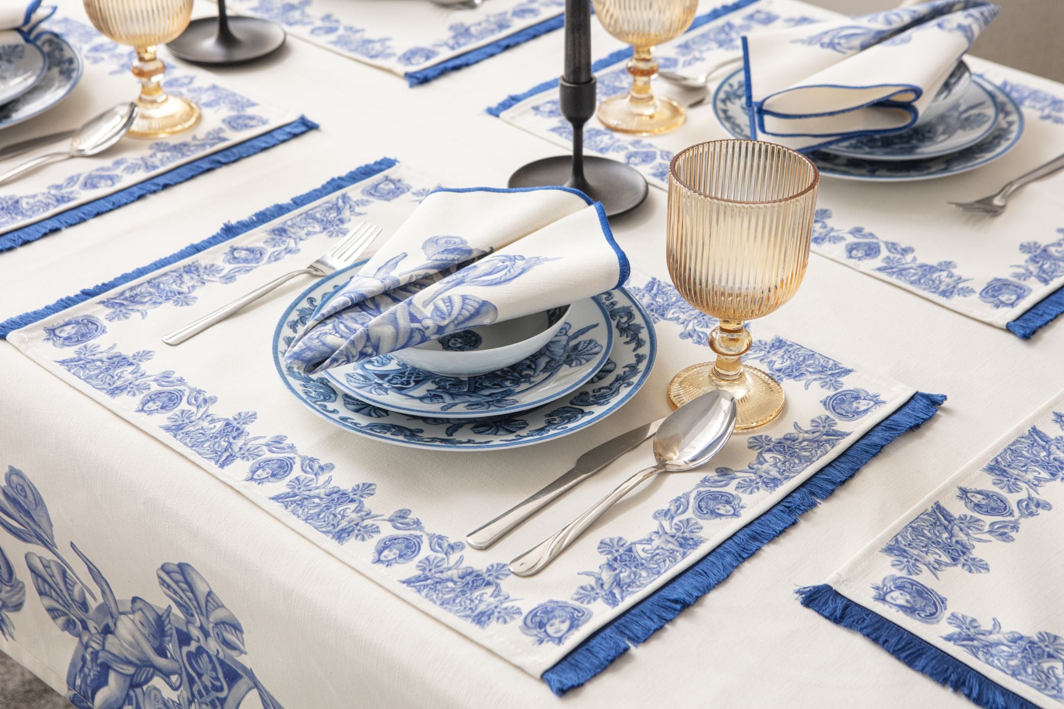 Çini Mavi Full Sofra Tekstili Takımı - Bahçe Desenli Saçaklı Sofra Seti