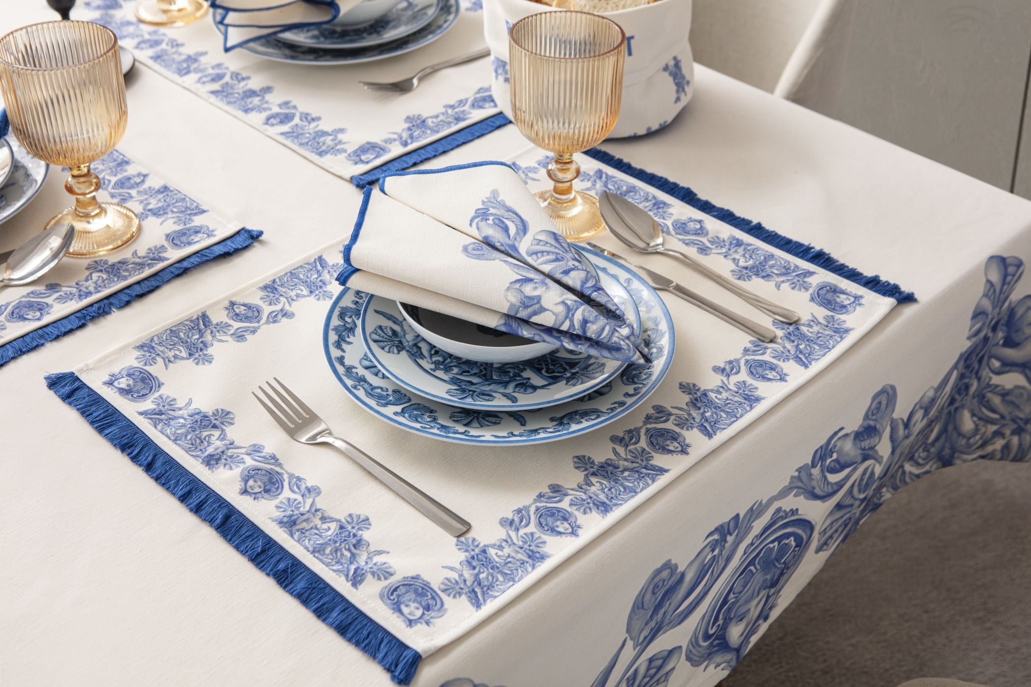 Çini Mavi Full Sofra Tekstili Takımı - Bahçe Desenli Saçaklı Sofra Seti