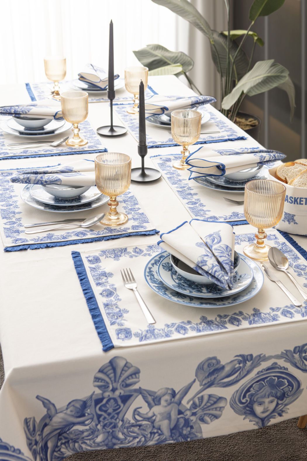 Çini Mavi Full Sofra Tekstili Takımı - Bahçe Desenli Saçaklı Sofra Seti