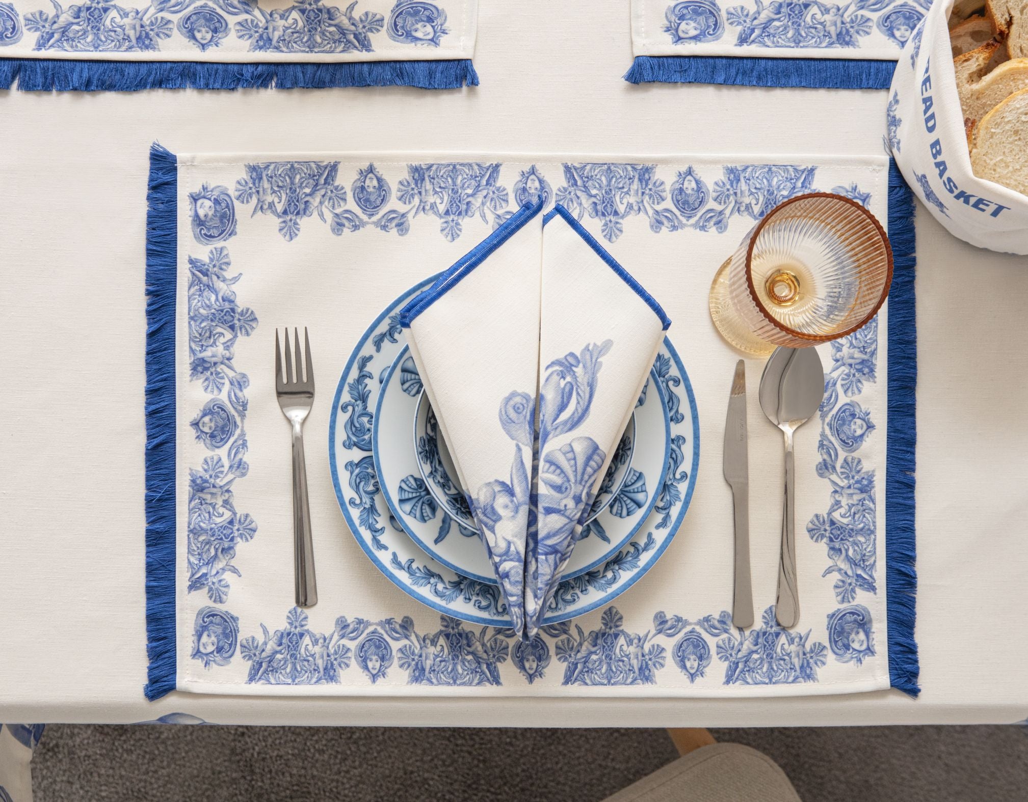 Çini Mavi Full Sofra Tekstili Takımı - Bahçe Desenli Saçaklı Sofra Seti