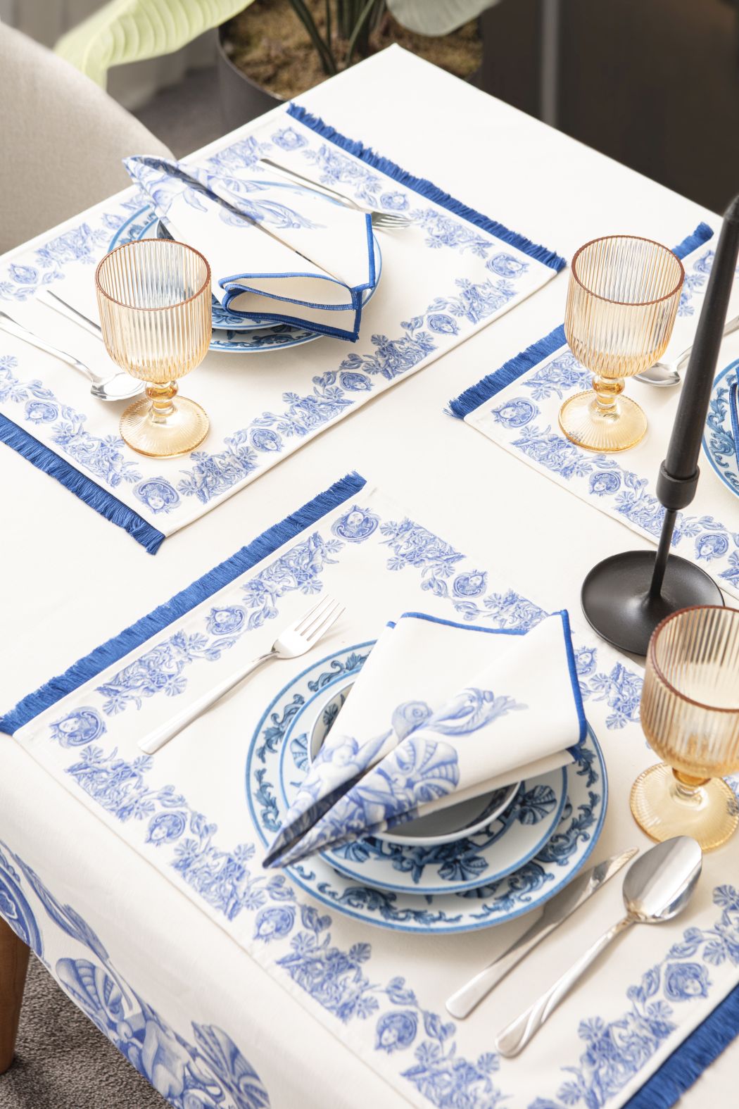 Çini Mavi Full Sofra Tekstili Takımı - Bahçe Desenli Saçaklı Sofra Seti